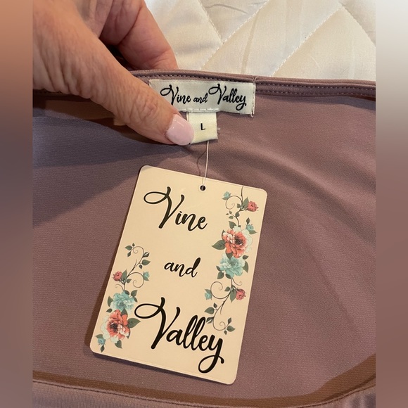 NWT Vine and Valley Lavender Top - Picture 4 of 8